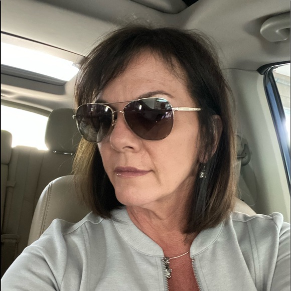 Meet your Posher, Kelly - Picture 2 of 2